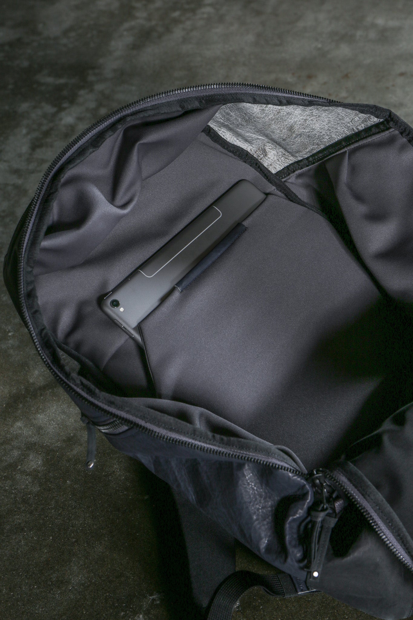 rofmia × Carryology Daypack V2 L #Navy