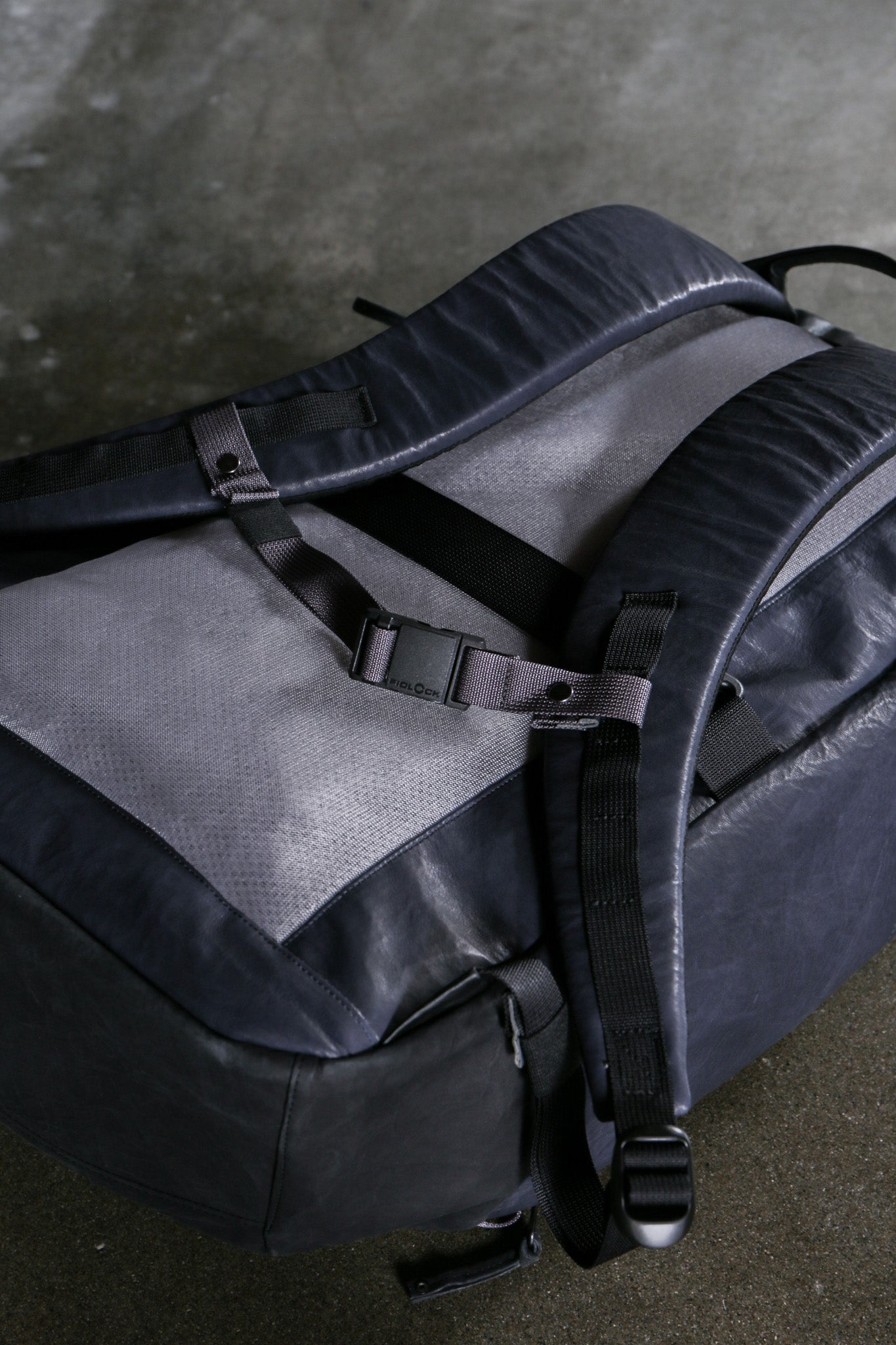 rofmia × Carryology Daypack V2 L #Navy