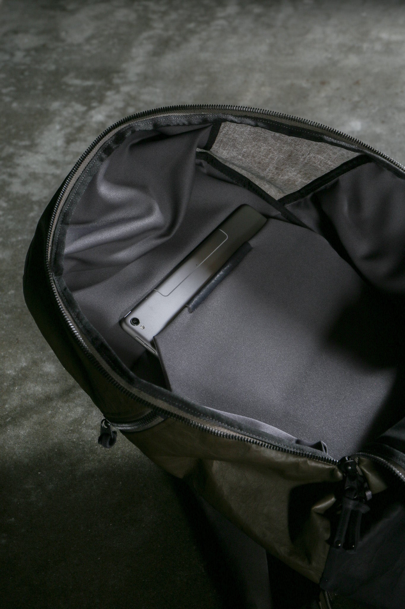 rofmia × Carryology Daypack V2 L #Khaki