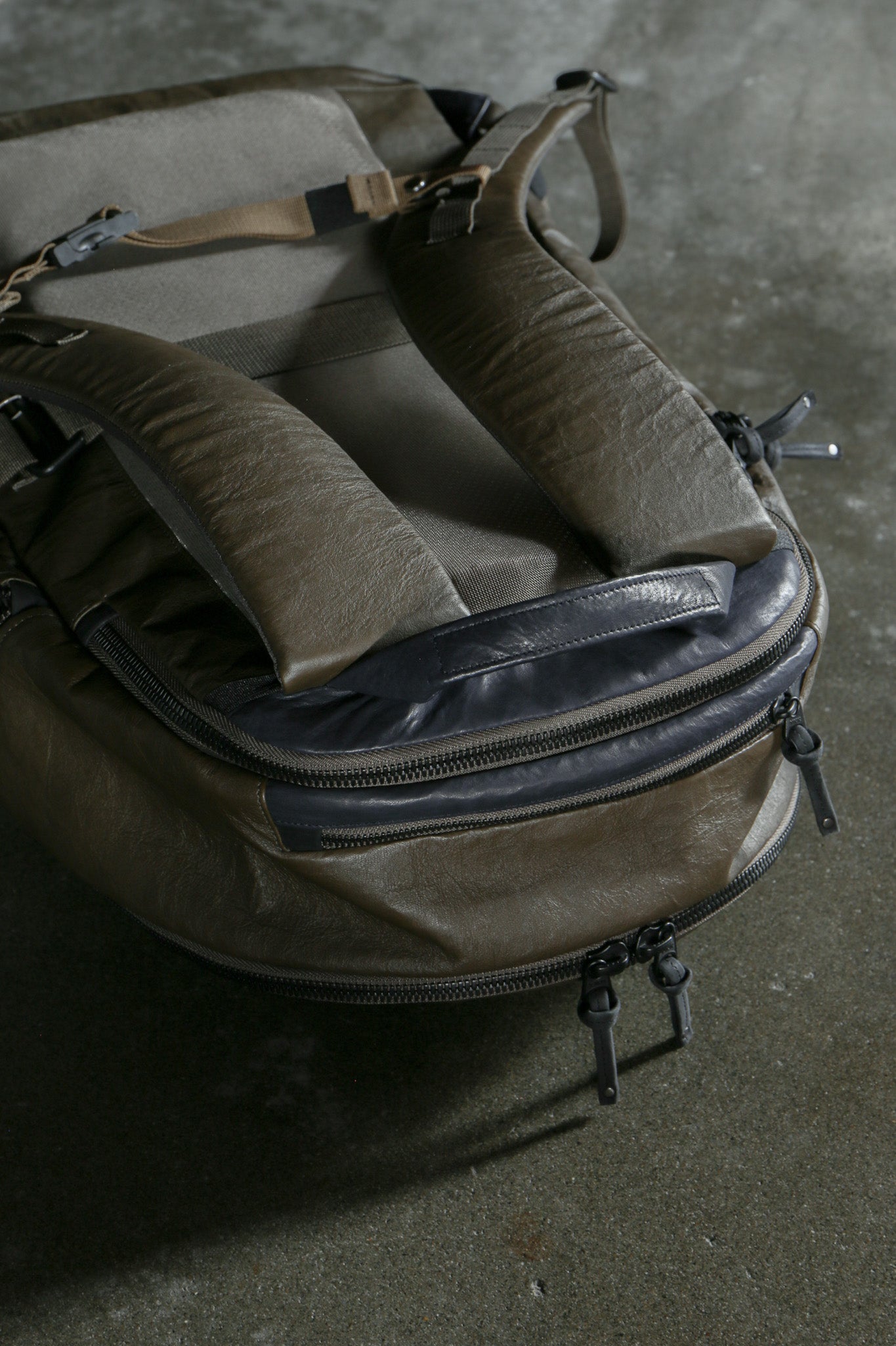 rofmia × Carryology Daypack V2 L #Khaki